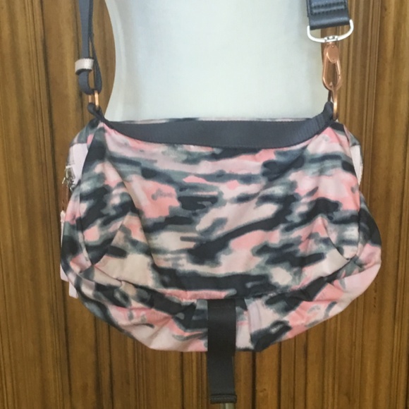 Lululemon Wamo Camo Go Lightly Bag - Picture 8 of 16